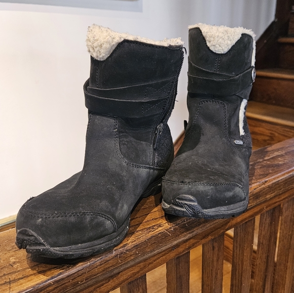 Oboz thinsulate wool and suede boots - Picture 9 of 16